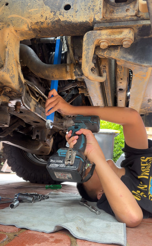 Offset Wrench Tool For Tight Spaces