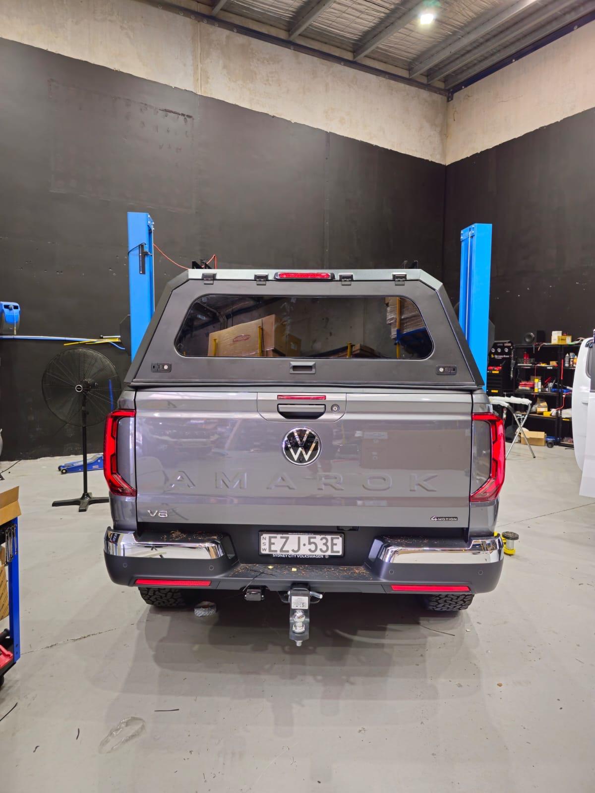 N80 Toyota Hilux J Deck 2015-Current Aluminium Tub Canopy 4 Sided Windows Toughened Glass